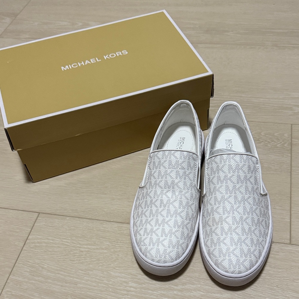 Michael Kors White Logo Slip-On Shoes NEW IN BOX - Picture 2 of 8